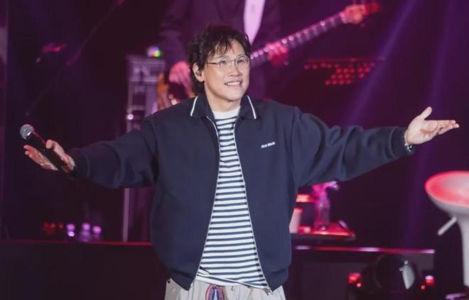 苏永康被曝出轨！与女子十指紧扣举止亲密，劣迹太多网友呼吁封杀