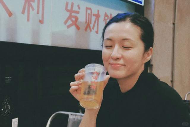 古二曝秦雯多次炫耀袭警经历，其丈夫还骂警察，王家卫以此为灵感