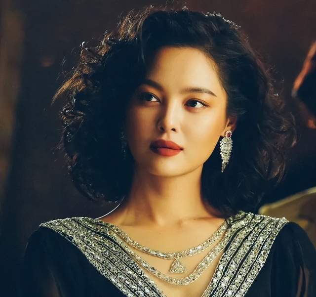 古二曝秦雯多次炫耀袭警经历，其丈夫还骂警察，王家卫以此为灵感