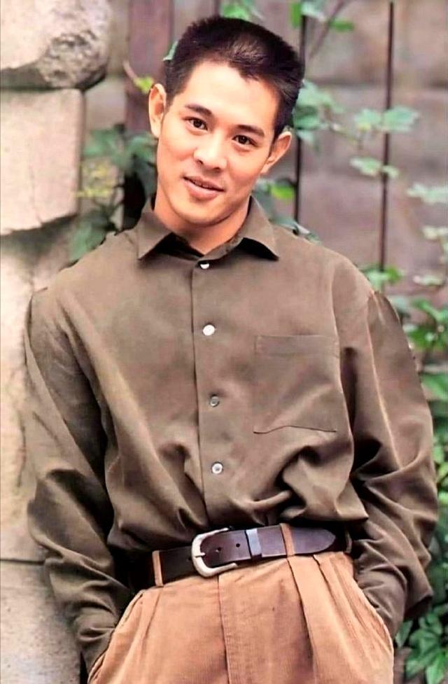 向太回应李连杰状态回春：从病秧秧到精气神足，区别就在染头发？