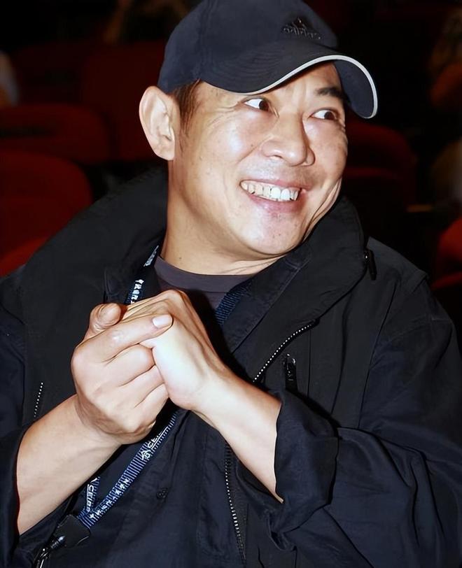 向太回应李连杰状态回春：从病秧秧到精气神足，区别就在染头发？