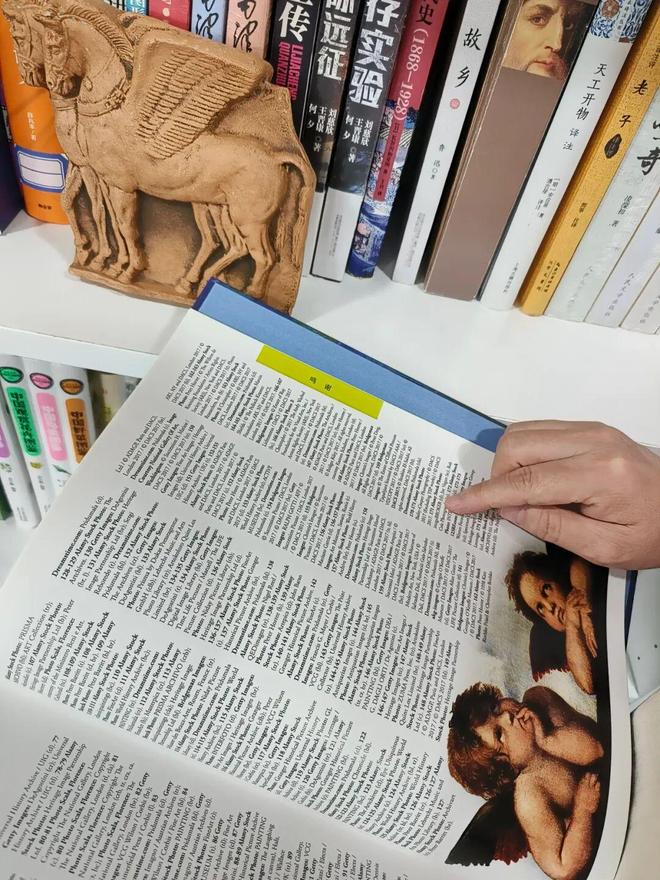 44岁郭晶晶同框朱珠，这气场绝了！难怪孩子养得这么贵气