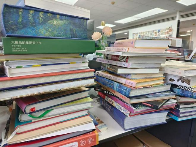 44岁郭晶晶同框朱珠，这气场绝了！难怪孩子养得这么贵气