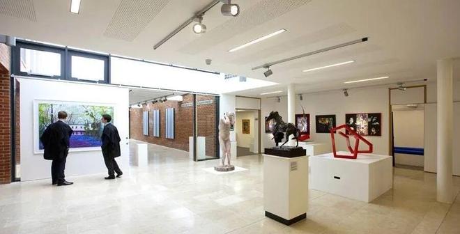 44岁郭晶晶同框朱珠，这气场绝了！难怪孩子养得这么贵气