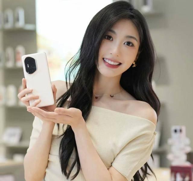 翁青雅采访朱珠引三大槽点，英国留子翻车？业务上还得跟鲁豫学学