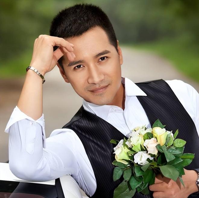 何晟铭再谈白月光：于正说不太熟不怪他，我放下了，他还没放下