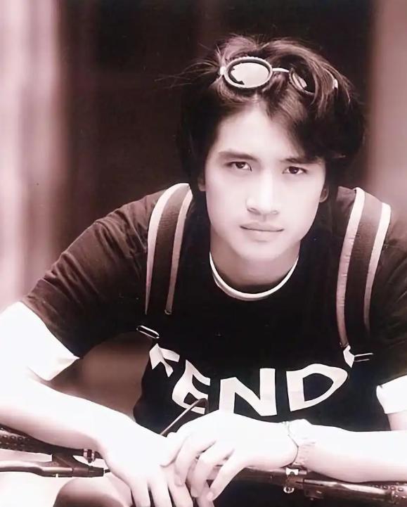 何晟铭再谈白月光：于正说不太熟不怪他，我放下了，他还没放下