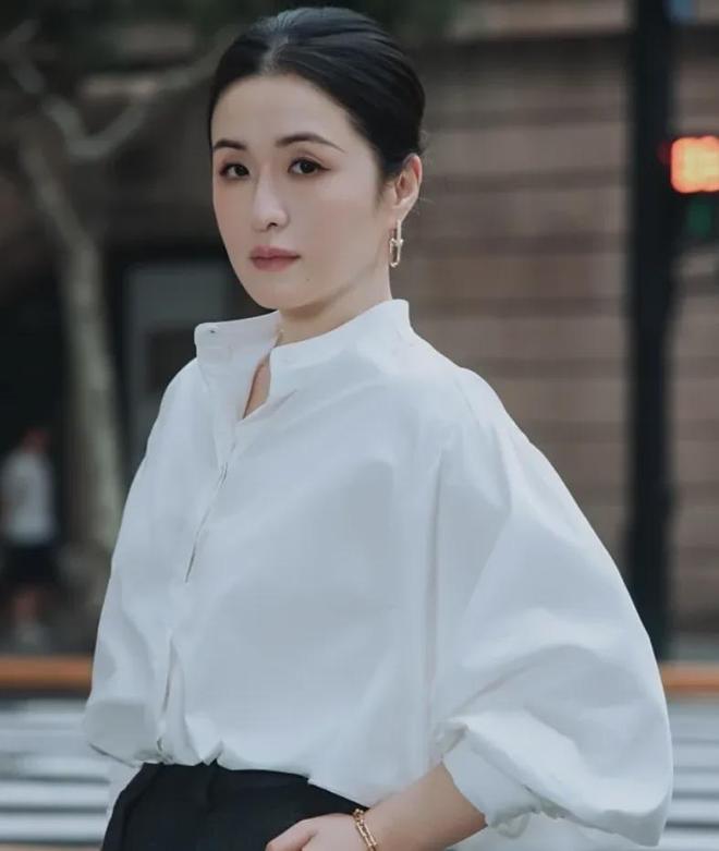 秦雯袭警风波升级！新剧开播前四天紧急撤档，上星困难唐嫣被牵连