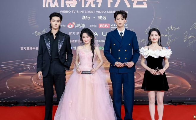 视界大会短剧演员好尴尬！走红毯扎堆不给镜头，后台跟明星分开坐