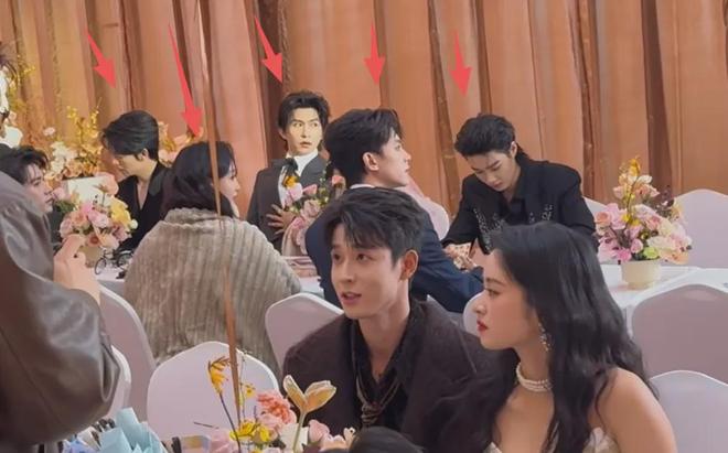 视界大会短剧演员好尴尬！走红毯扎堆不给镜头，后台跟明星分开坐