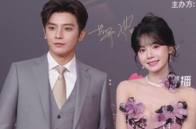 视界大会短剧演员好尴尬！走红毯扎堆不给镜头，后台跟明星分开坐