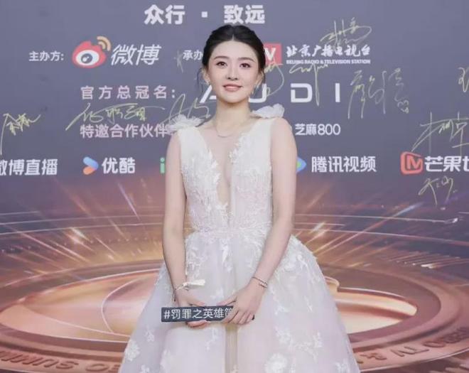 视界大会短剧演员好尴尬！走红毯扎堆不给镜头，后台跟明星分开坐