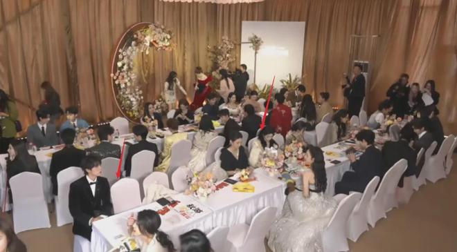 视界大会后台社交名利场！欧豪起身主动接杨幂，剧组之间互相抱团