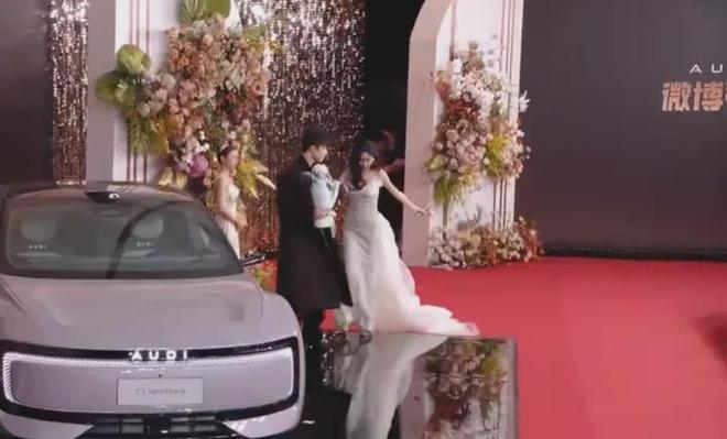 视界大会红毯尴尬瞬间！踩裙子、抢位置，太多人手忙脚乱出状况