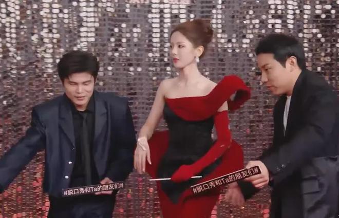 视界大会红毯尴尬瞬间！踩裙子、抢位置，太多人手忙脚乱出状况