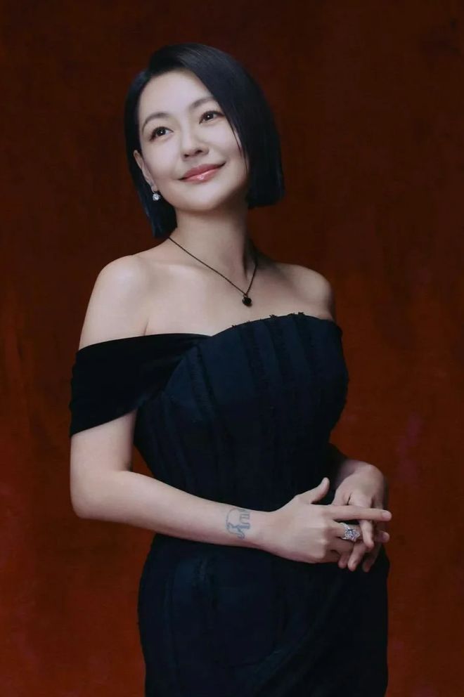 越来越多的中女，豁出去了