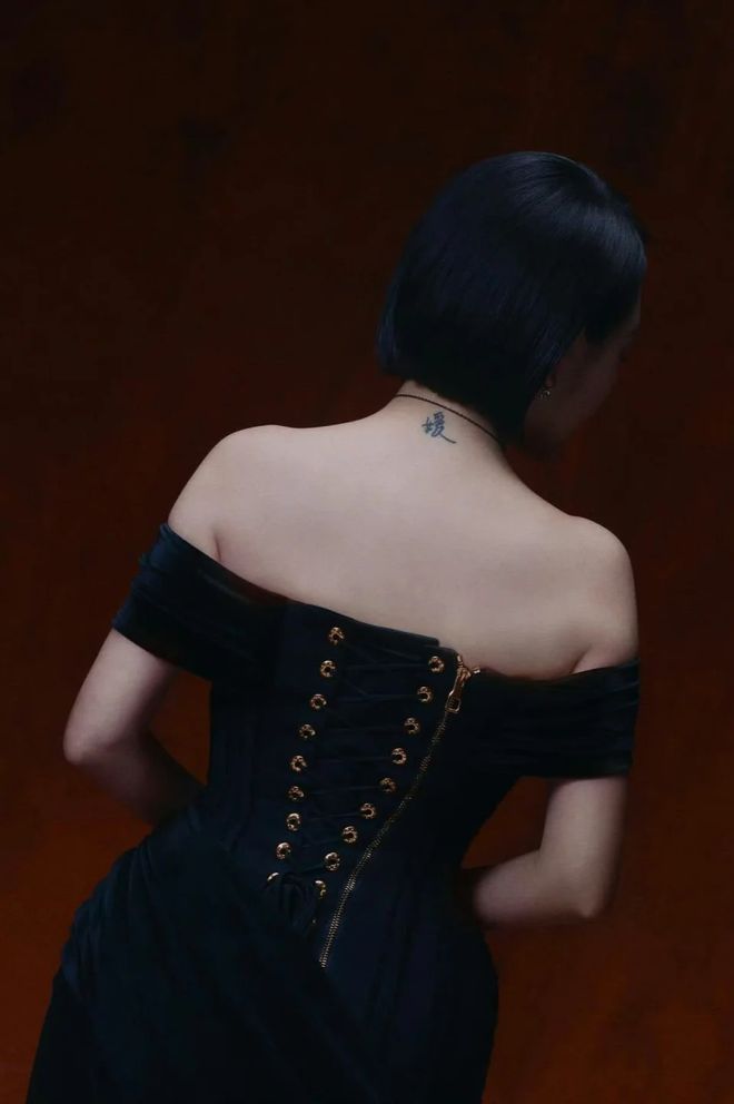 越来越多的中女，豁出去了