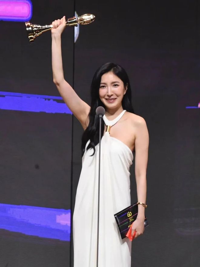 越来越多的中女，豁出去了