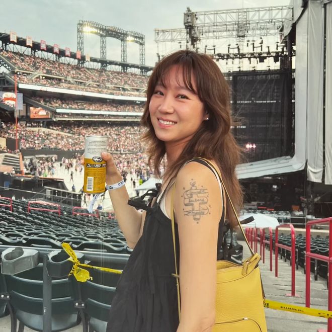 越来越多的中女，豁出去了