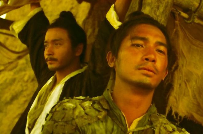 王家卫持续被扒！当年《东邪西毒》30人嫖娼被抓，事后推锅临时工