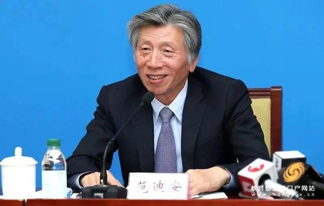 44岁郭晶晶同框朱珠，这气场绝了！难怪孩子养得这么贵气